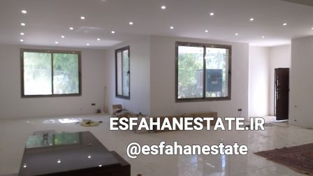 اجاره سالیانه باغ ویلا 2200 متری در اصفهان