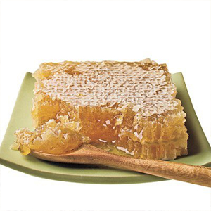 فواید بی نظیر خوردن عسل طبیعی قبل از خواب