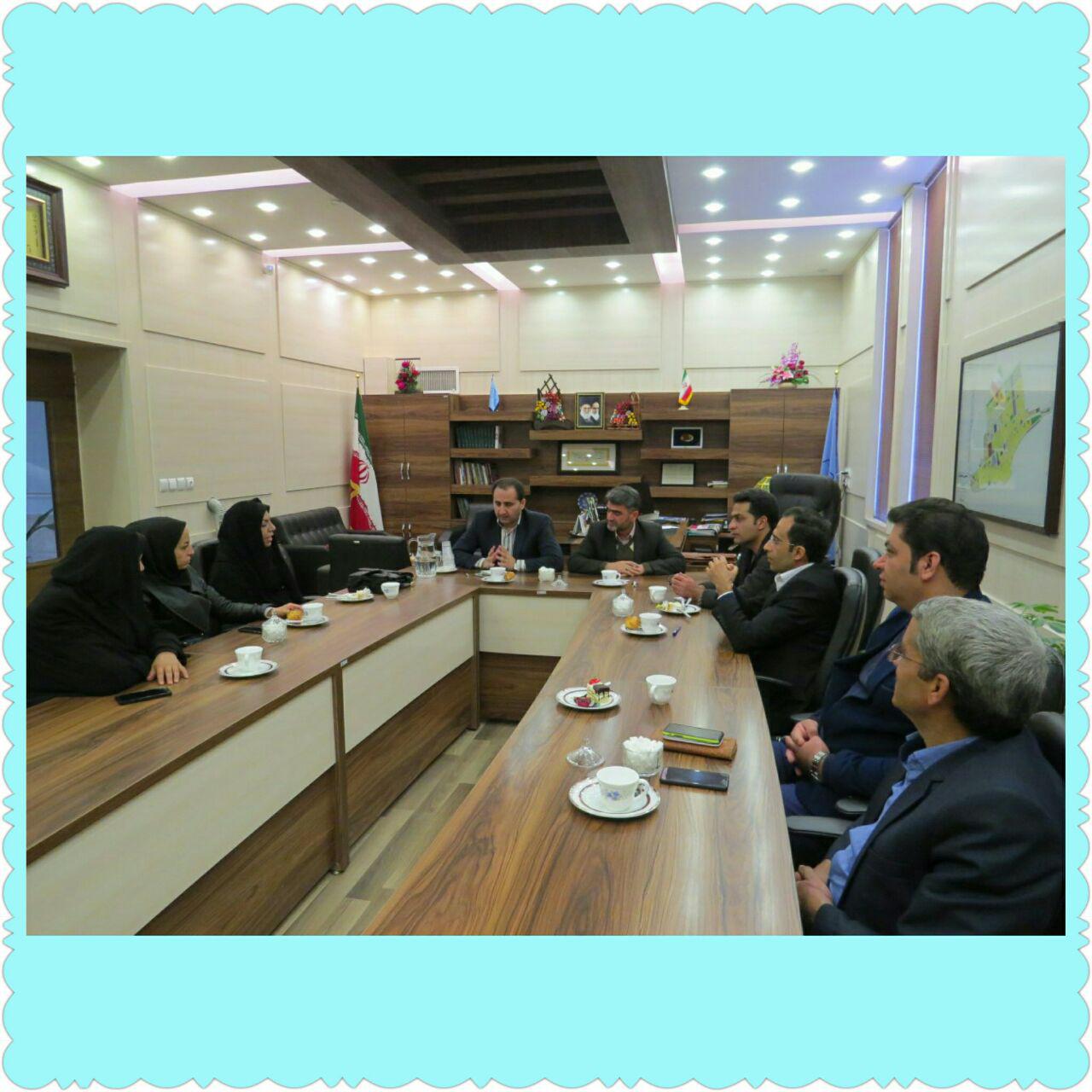 دیدار معلمان ونمایندگان اولیاء مربیان مدرسه شهید کریمی باشهردار وشورای اسلامی درشهرداری