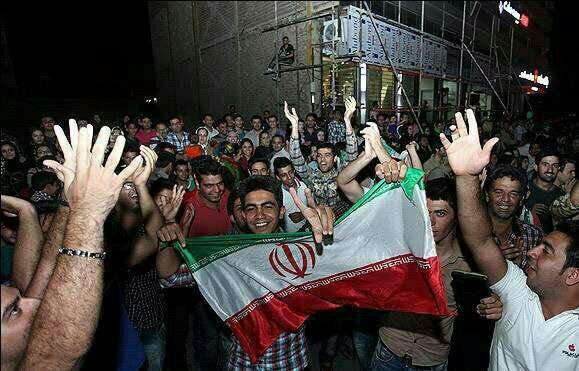 شادی مردم پایتخت پس از صعود تیم فوتبال ایران به جام جهانی روسیه
