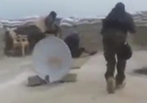 فیلم لحظه غافلگیری تک تیرانداز داعش توسط نیروهای امنیتی سوریه 