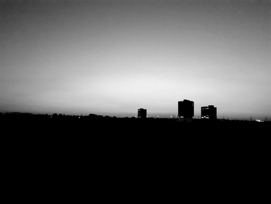 شهر سیاه و سفید، عکس شهر، تصویر شهر، والپیپر شهر، تصویر پس زمینه شهر سیاه ، عکس آسمان و شهر،Drak city image, Dark city photo, city photo