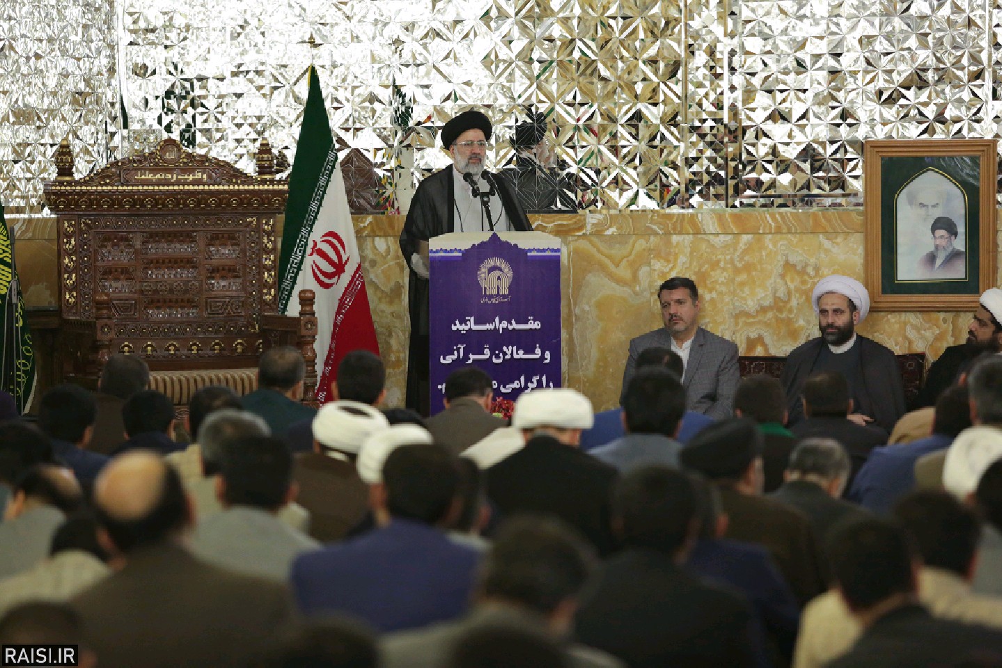 حضور تولیت آستان قدس رضوی در محفل انس با قرآن با حضور جمعی از قاریان و اساتید قرآنی کشور