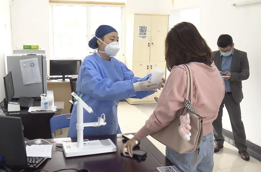 چین به عنوان اولین کشور جهان، استفاده از واکسن استنشاقی کرونا را شروع کرد