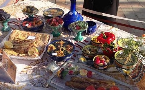 جشنواره غذاهای سنتی و صنایع دستی در کوزه‌کنان