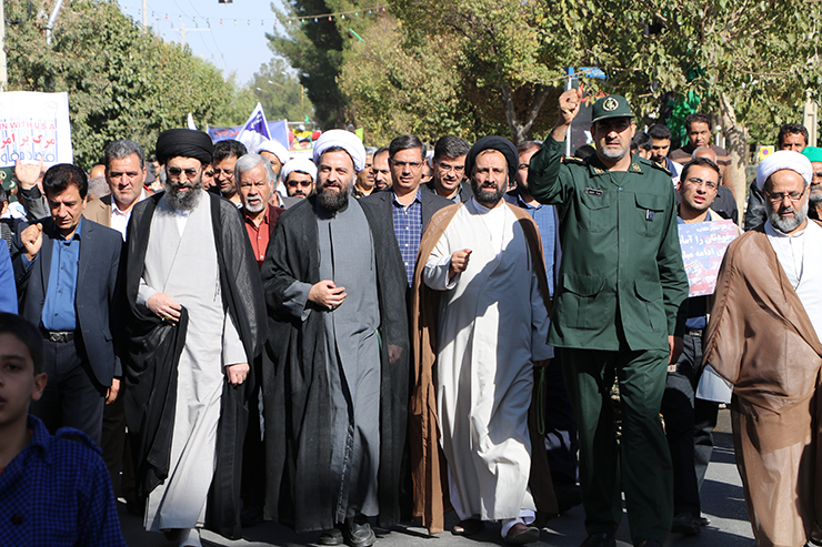 حضور حجت الاسلام اروجی در راهپیمایی ۱۳ آبان مردم دولت آباد