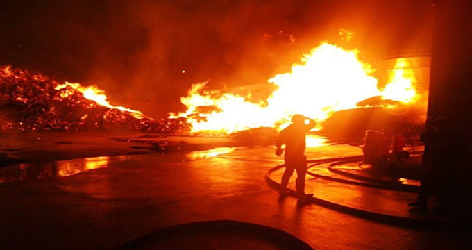آتش سوزی یک واحد صنعتی در سمنان مهار شد