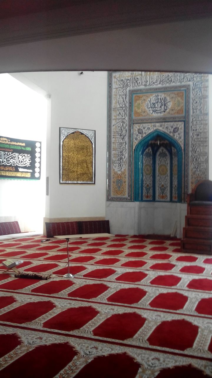 فضای داخلی مسجد امام خمینی