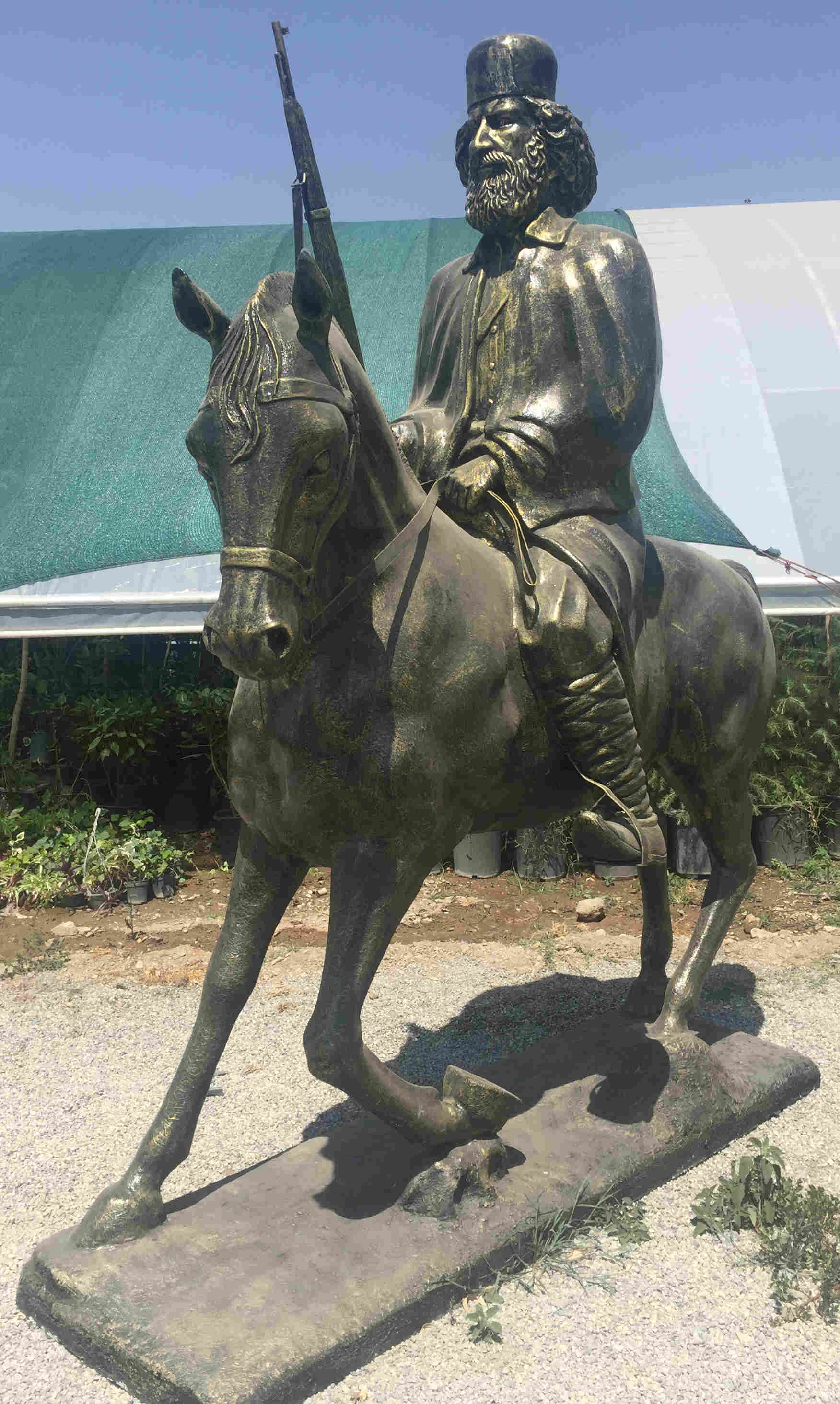 مجسمه میرزا کوچک خان