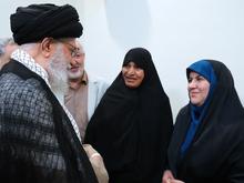 دیدار راوی و نویسنده کتاب «فرنگیس» با رهبر معظم انقلاب اسلامی