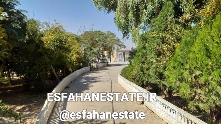 اجاره سالیانه باغ ویلا 2200 متری در اصفهان