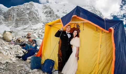 زوج جوان در قله اورست ازدواج کردند1