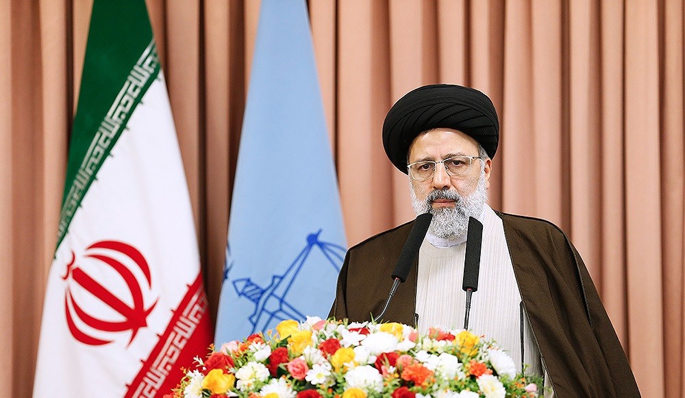 حجت الاسلام رئیسی: هیچکس در هیچ جایگاهی حق دور زدن قانون و تخلف را نخواهد داشت