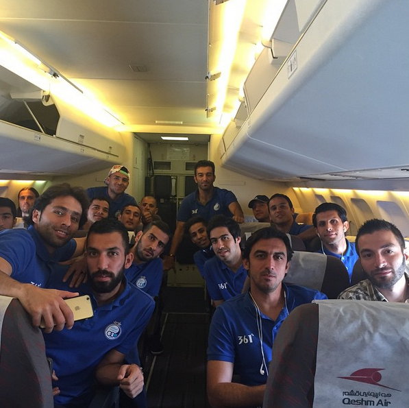 عکس دسته جمعی بازیکنان استقلال تهران در هواپیما