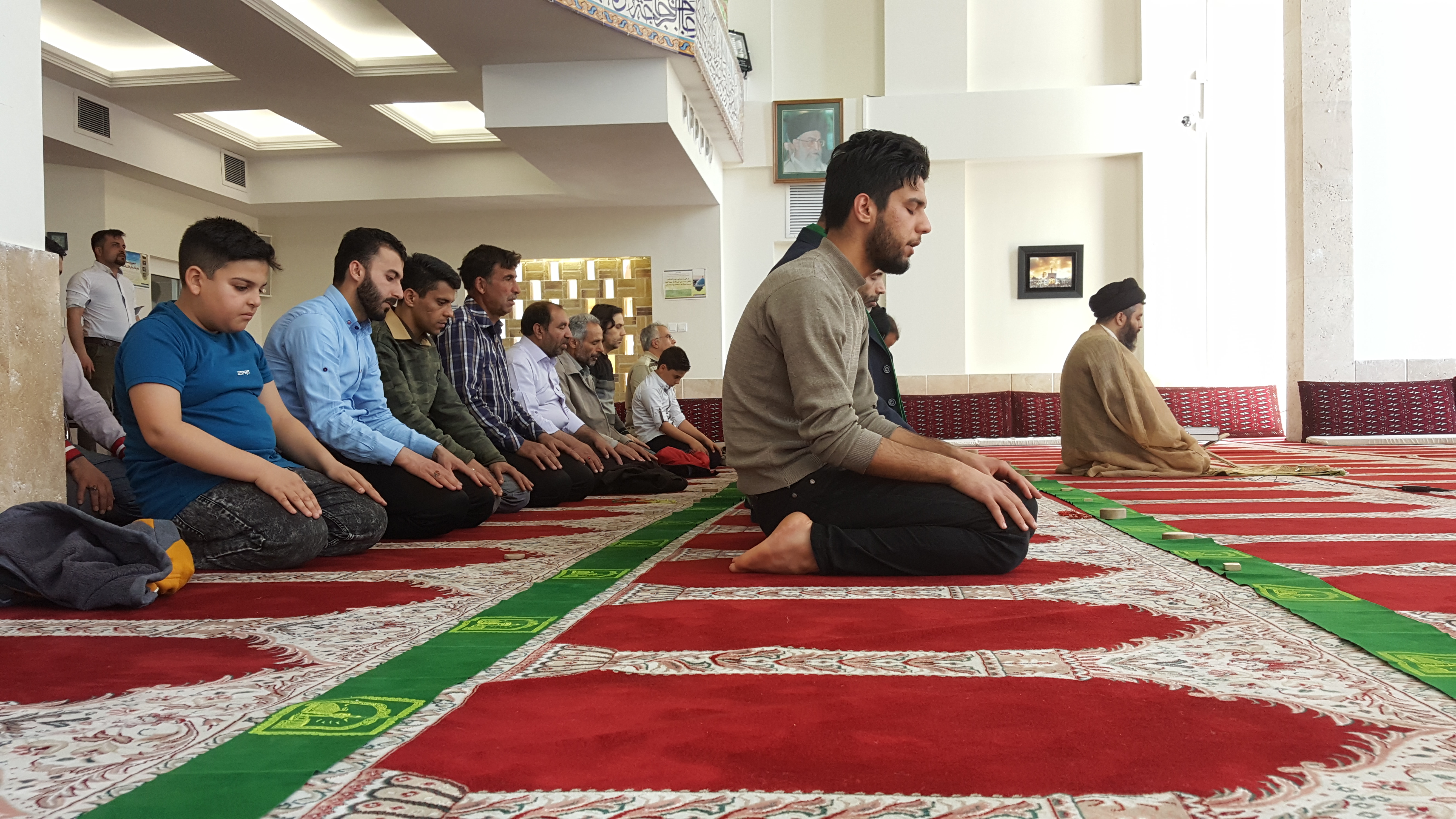 نماز جماعت ظهر در مسجد امام خمینی مشهد