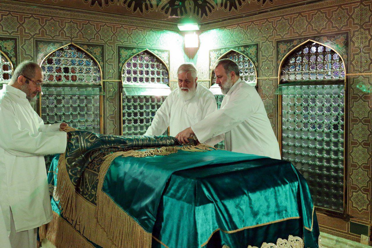 مراسم غبارروبی مضجع مطهر حضرت امام رضا(علیهالسلام) برگزار شد