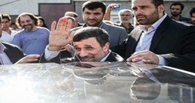بازوی اجرایی احمدی نژاد قطع شد/برگ هایش را سوزانده و دیگر اعتباری ندارد