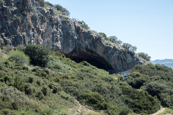 اولین شواهد از گورها در غار فرانچتی در آرگولید یونان 7250 ق.م