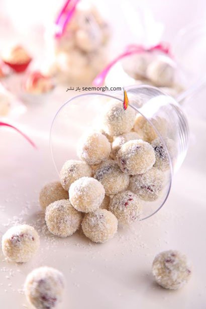 دسرهای خوشمزه برای ماه مبارک رمضان, دسر یک نفره برای ماه مبارک رمضان, دسر مخصوص ماه رمضان, دسر مخصوص سفره افطار, کوفته ریزه های گوشتی,دسرهای یک نفره مخصوص افطار در ماه رمضان, مافین های وانیلی تزئین شده با پودر قهوه, شکلات هایی با روکش دانه های شکری رنگی, دسر ساده برای ماه مبارک رمضان, طرز تهیه دسر برای ماه مبارک رمضان