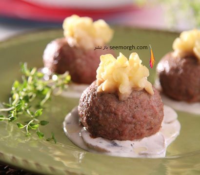 دسرهای خوشمزه برای ماه مبارک رمضان, دسر یک نفره برای ماه مبارک رمضان, دسر مخصوص ماه رمضان, دسر مخصوص سفره افطار, کوفته ریزه های گوشتی,دسرهای یک نفره مخصوص افطار در ماه رمضان, مافین های وانیلی تزئین شده با پودر قهوه, شکلات هایی با روکش دانه های شکری رنگی, دسر ساده برای ماه مبارک رمضان, طرز تهیه دسر برای ماه مبارک رمضان