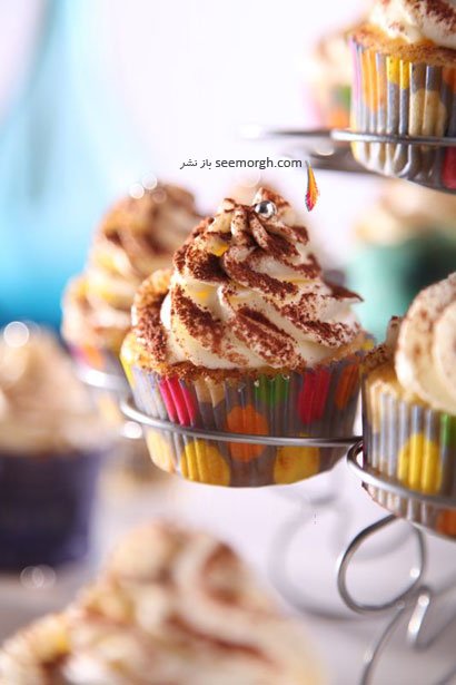 دسرهای خوشمزه برای ماه مبارک رمضان, دسر یک نفره برای ماه مبارک رمضان, دسر مخصوص ماه رمضان, دسر مخصوص سفره افطار, کوفته ریزه های گوشتی,دسرهای یک نفره مخصوص افطار در ماه رمضان, مافین های وانیلی تزئین شده با پودر قهوه, شکلات هایی با روکش دانه های شکری رنگی, دسر ساده برای ماه مبارک رمضان, طرز تهیه دسر برای ماه مبارک رمضان