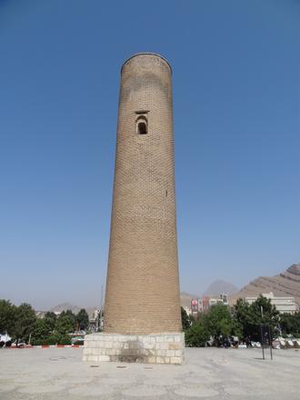 نمای شرقی مناره آجری شهر خرم آباد