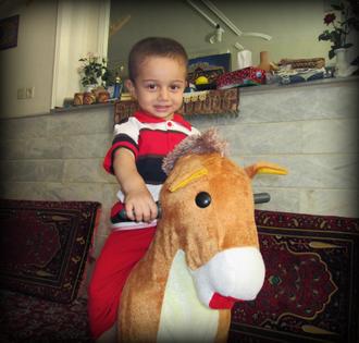 سرباز آینده ی امام زمان ان شاء الله سوار بر اسب کوچکش