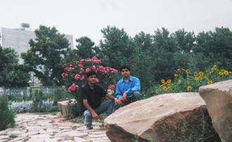 عکس دو نفره در باغ ارم شیراز