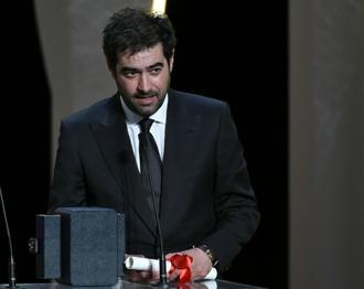 دانلود صحنه برنده شدن شهاب حسینی به عنوان بهترین بازیگر مرد کن 2016