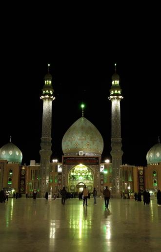 مسجد جمکران قم در شب