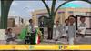 تصویری از پویانمایی زیبای دو نفر بر فراز یک منبر 