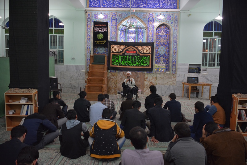 مراسم ایام فاطمیه در مسجد برگزار شد