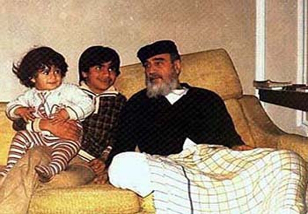 امام ما تقلبی از آب درآمده، امام شما چطور؟