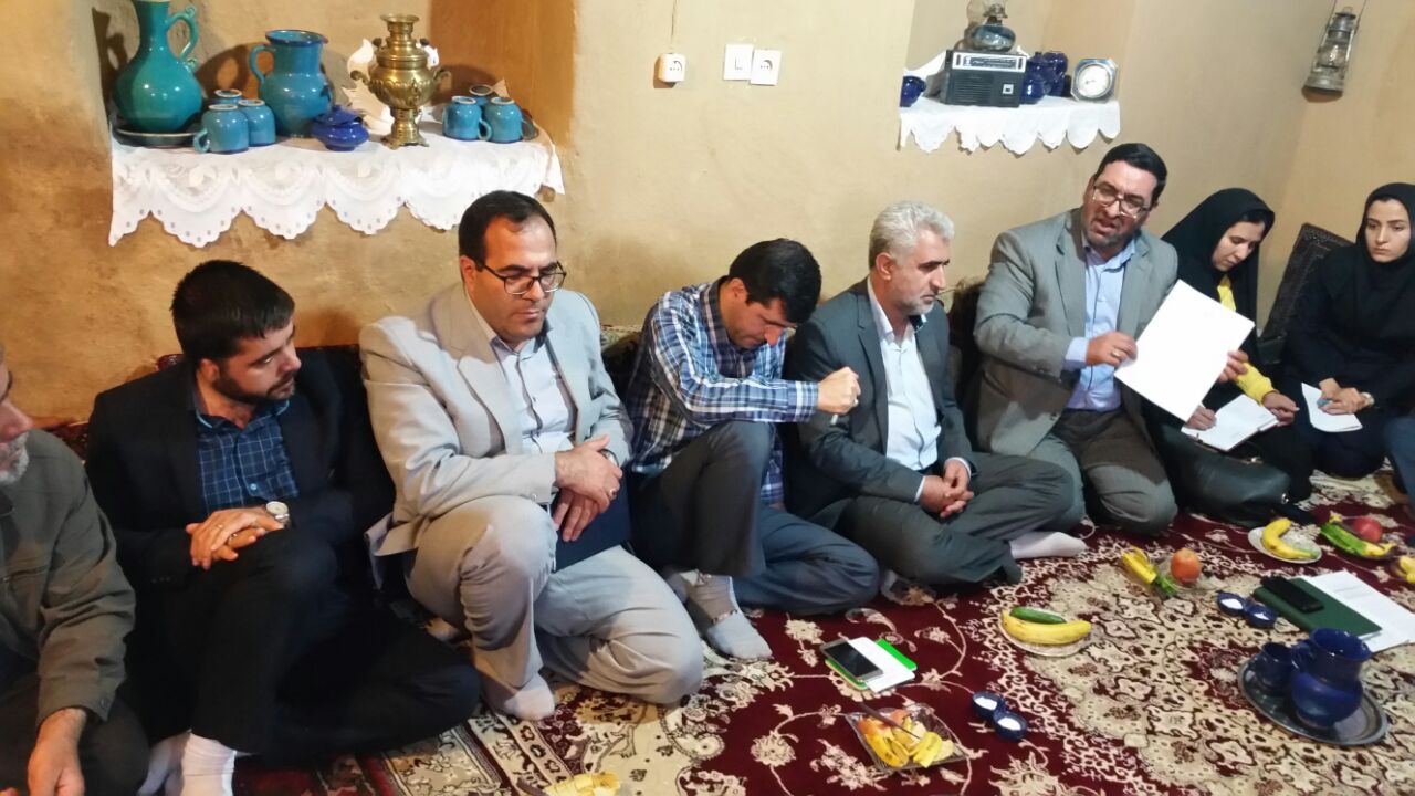 اتاق فکر توسعه روستایی استان همدان  در خانه بوم گردی ملهمدره