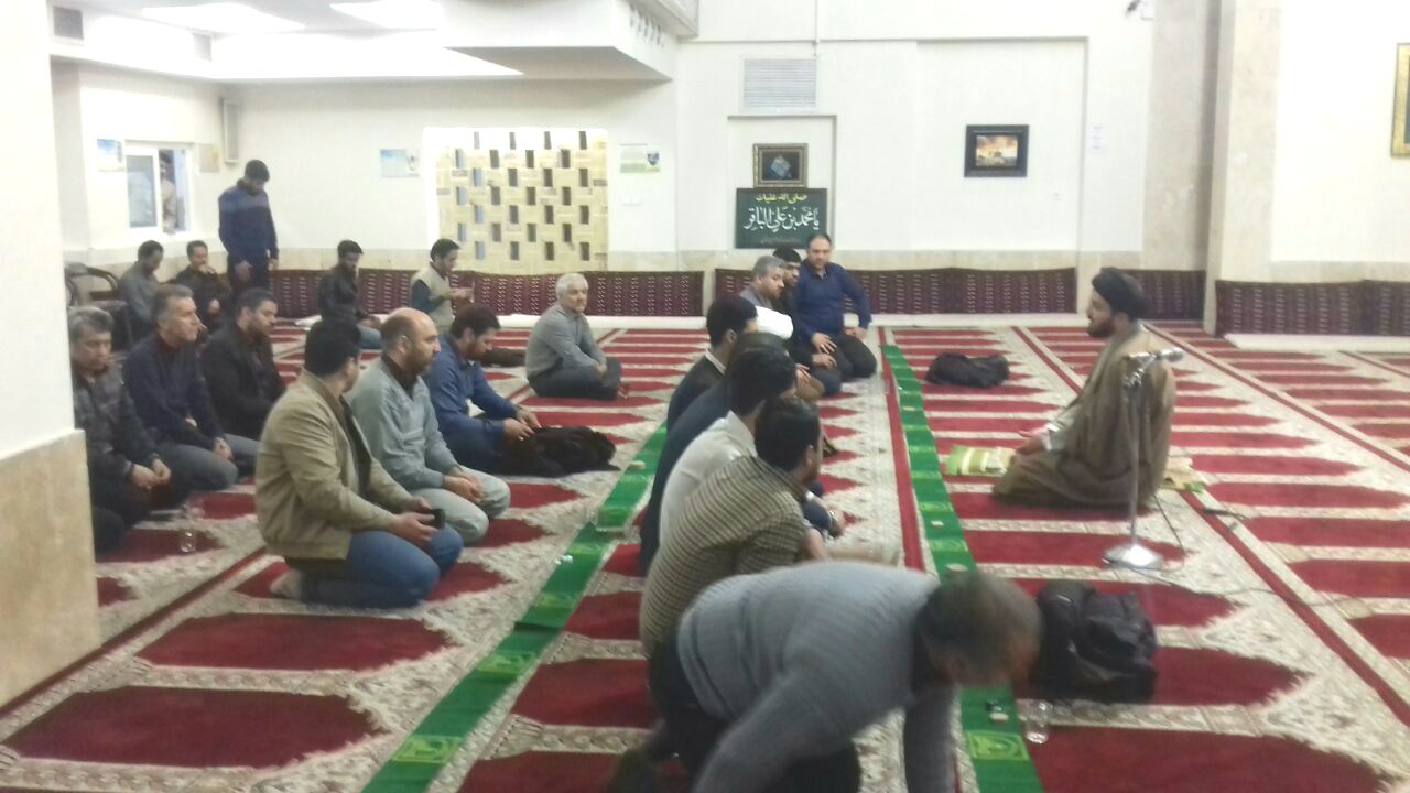 اقامه نماز جماعت  توسط سید مهدی خداداد حسینی