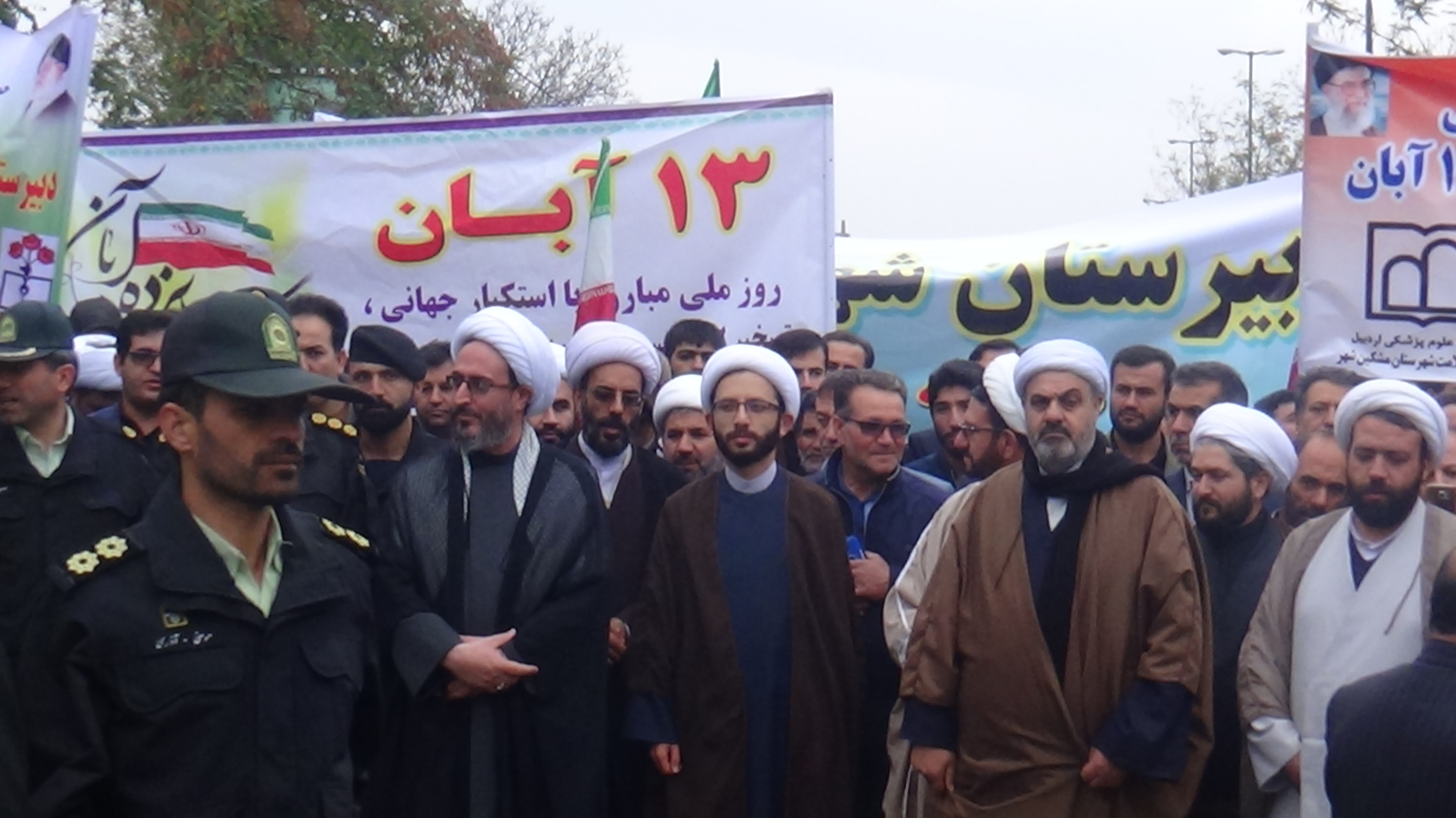 شرکت طلاب و روحانیون حوزه علمیه المهدی(عج)مشگین شهر در راهپیمایی 13آبان