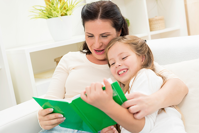 نقش خانواده در تشویق کودکان به مطالعه و کتابخوانی :: نی‌ نیکو