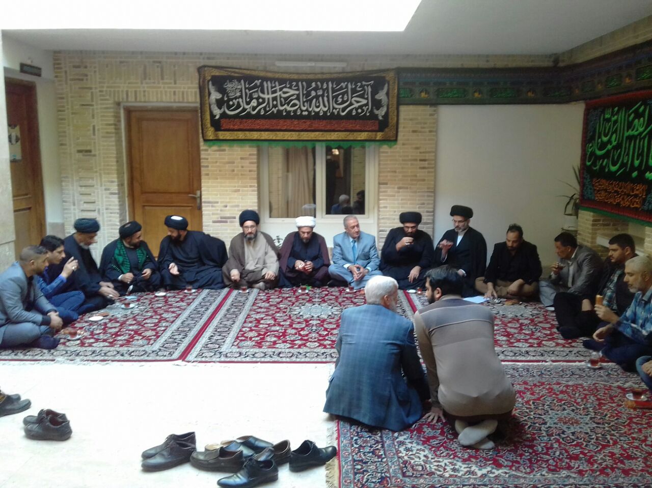 حضور جمعی از علما و فعالان فرهنگی عراقی در مسجد امام خمینی