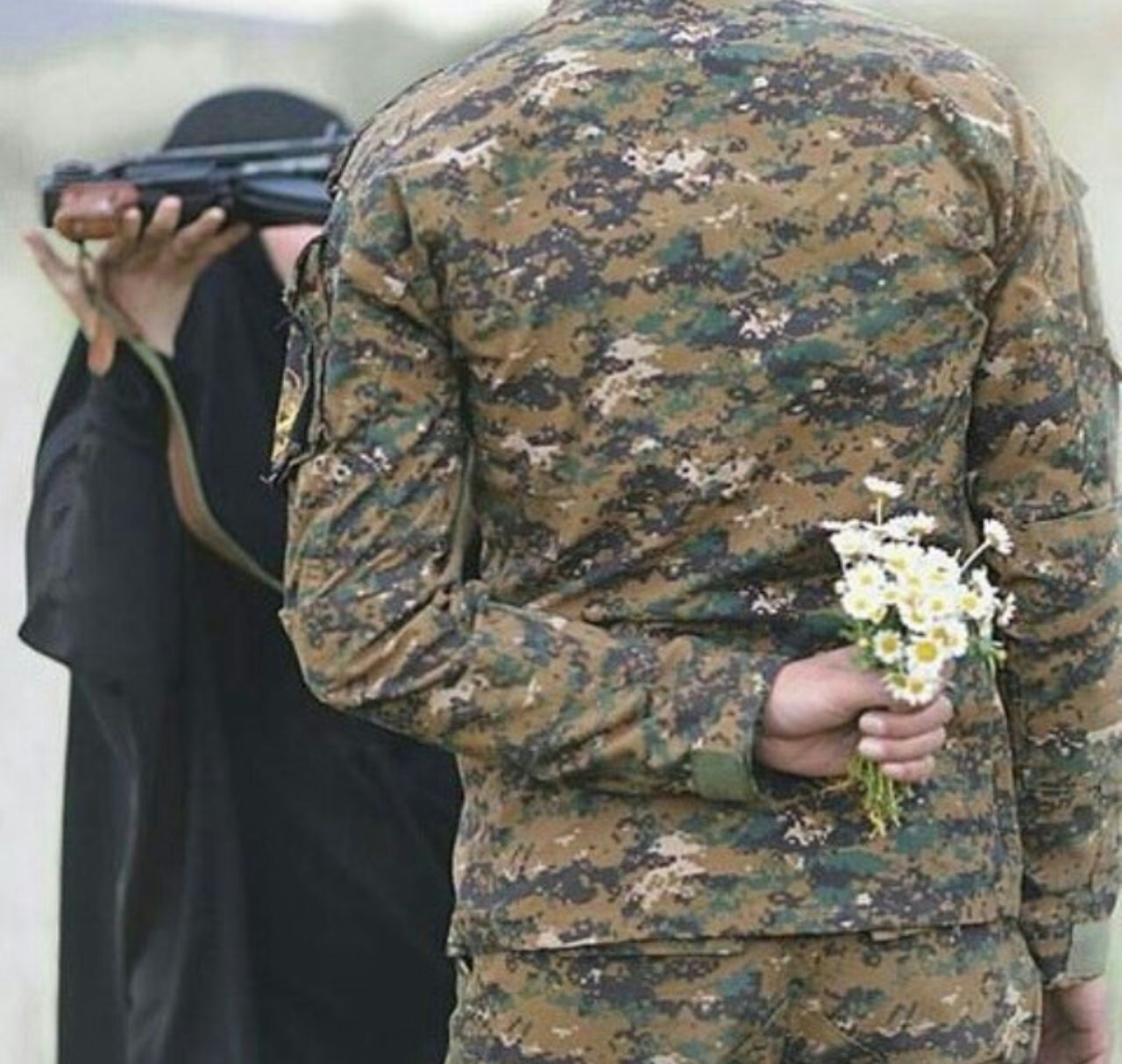 Мусульман солдат. Мусульманская девушка Военная. Мусульманка в военной форме. Мусульманские солдаты.