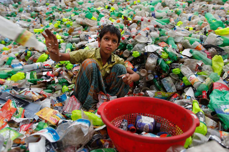 چرا زیست‌ تجزیه‌پذیرها نمی‌توانند بحران پلاستیک را حل کنند؟