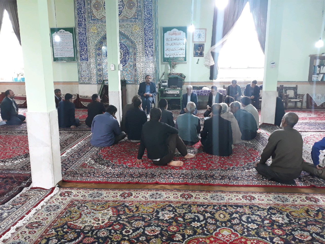 حضور بخشدار و معاون ایشان و دکتر بصیری در بین مردم روستای کمک سفلی