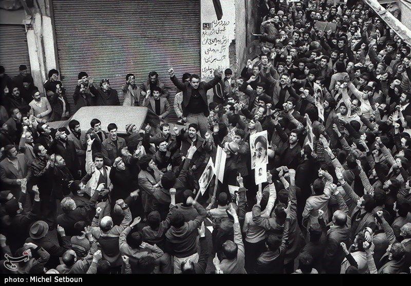 مردم طرفدار انقلاب اسلامی هر روز در خیابان بودند