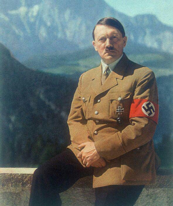 دیالوگ برتر - آدولف هیتلر : کسی که می خواهد بدرخشد