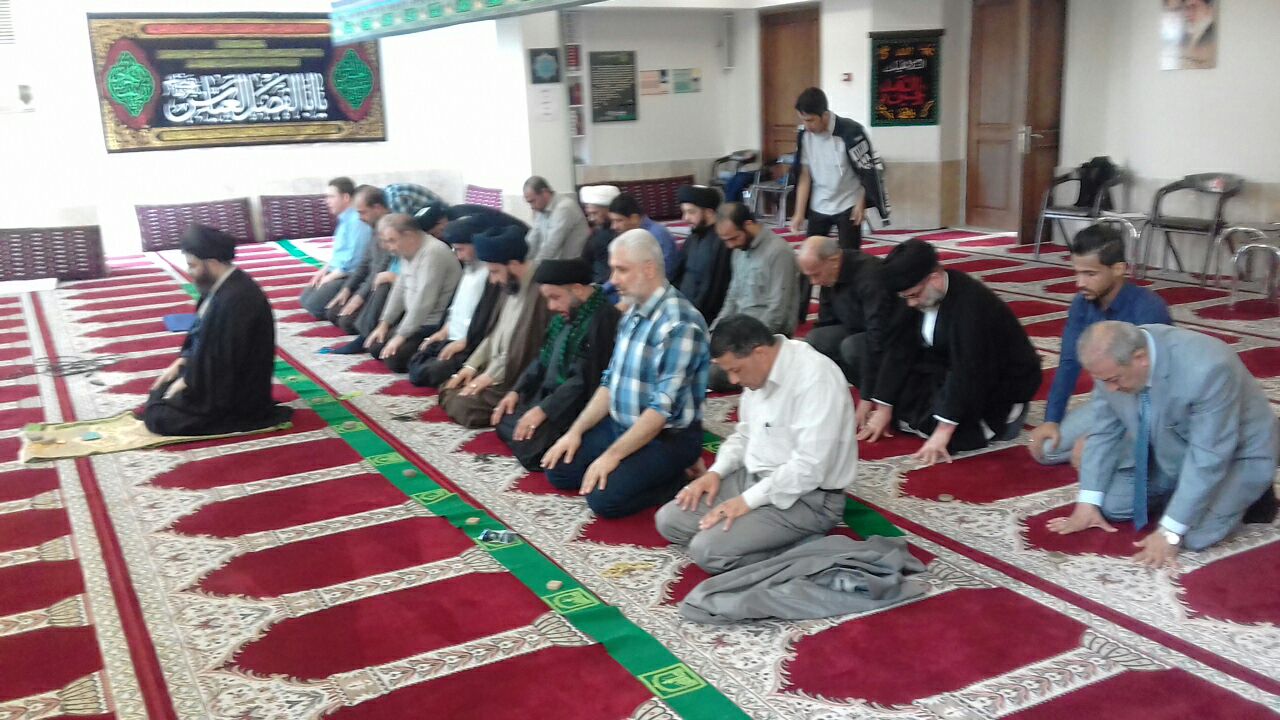 حضور جمعی از فعالان فرهنگی عراقی در مسجد نایب