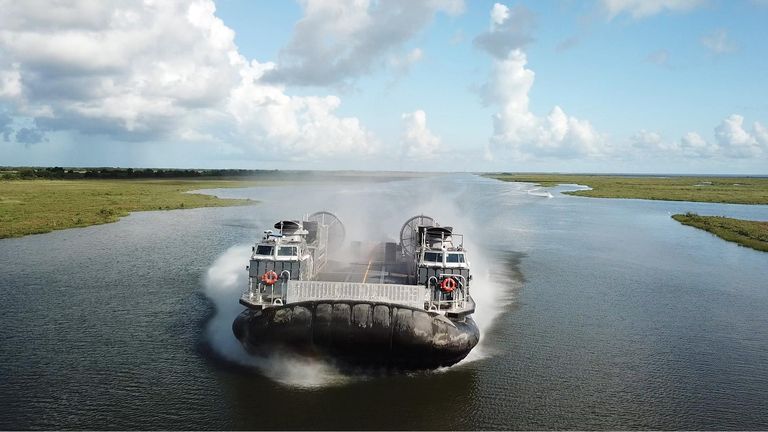 نیروی دریایی ایالات متحده در حال آزمایش نسل جدید هاورکرافت باری خود است