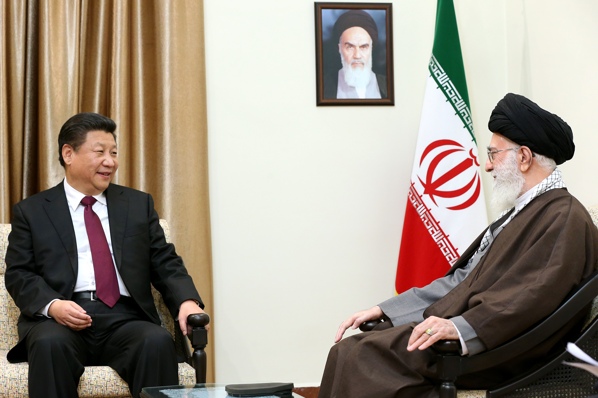 دیدار آقای «شی جین پینگ» رئیس جمهوری خلق چین و هیأت همراه  با حضرت امام