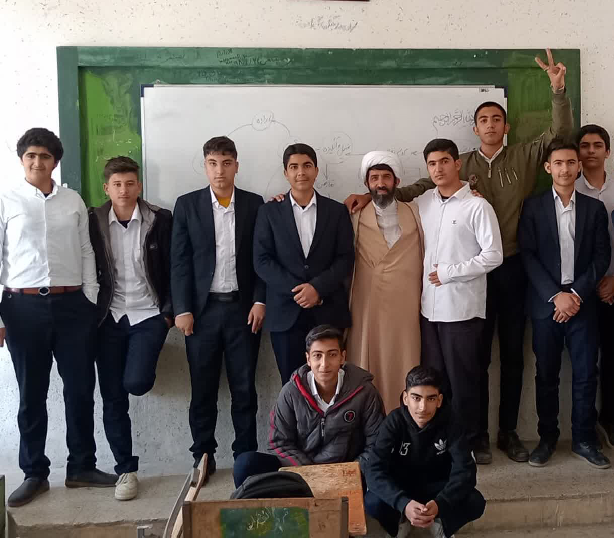 کازرون؛ دانش آموزان دبیرستان ابواسحق