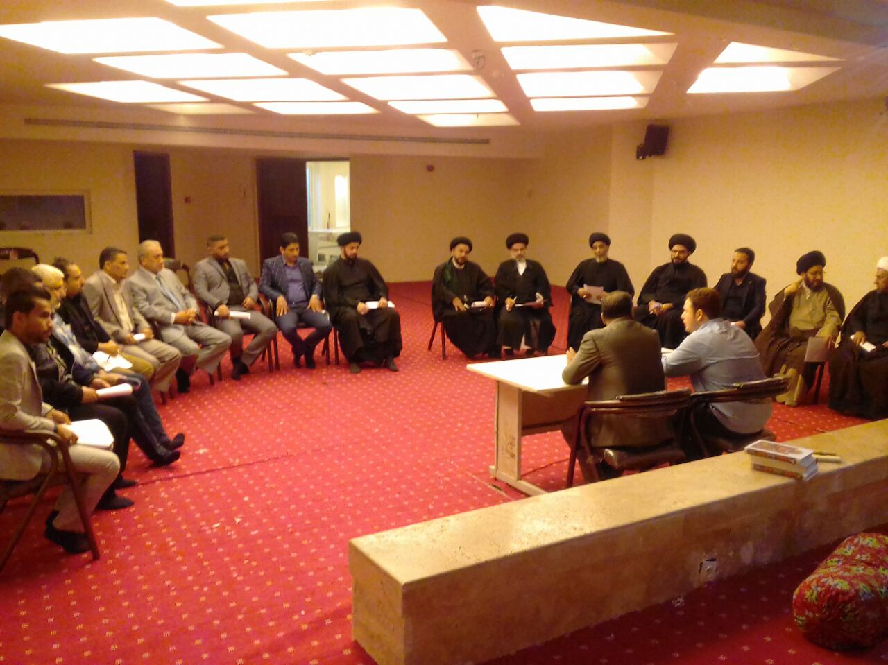 جلسه جمعی از فعالان فرهنگی از کشور عراق در سالن همایش مسجد نایب