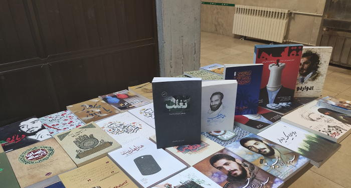 در سالروز ۹دی، روز بصیرت و میثاق امت با ولایت، غرفه کتاب بسیج دانشجویی دایر شد