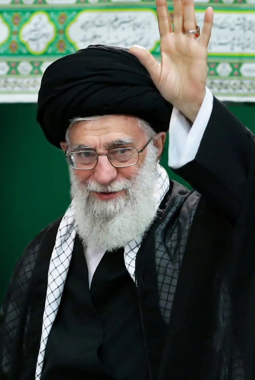 تصویر لبیک امام خامنه ای